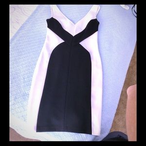 Julian Taylor black and white dress Size 4P. NWOT